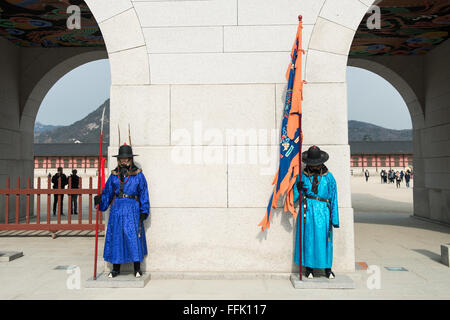 Seoul, South Korea - January 13, 2016: Seoul, South Korea January 13, 2016 dressed in traditional costumes from Gwanghwamun gate Stock Photo