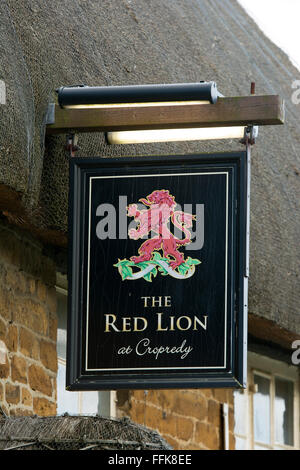 Red Lion pub sign, Cropredy, Oxfordshire, England, UK Stock Photo