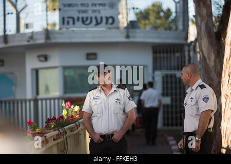 Jerusalem, Tel Aviv. 15th Feb, 2016. Israeli prison guards are seen at Maasiyahu prison near Ramle, south of Tel Aviv, Israel Feb. 15, 2016. Former Israeli prime minister Ehud Olmert began Monday to serve his 19-month jail sentence for bribery and obstruction of justice. © JINI/Xinhua/Alamy Live News Stock Photo