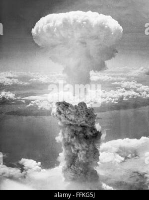 Atomic Bomb. The mushroom cloud from the second atomic bomb, 'Fat Man', dropped on Nagasaki, Japan on August 9th 1945. Stock Photo