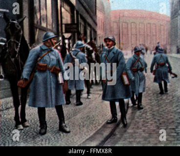 Occupation of the Ruhr 1923 - 1925, French soldiers in Essen, March 1924, coloured photograph, cigarette card, series 'Die Nachkriegszeit',1935, Additional-Rights-Clearences-Not Available Stock Photo
