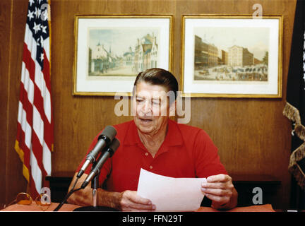 Thurmont, Maryland, USA. 22nd Nov, 2009. United States President Ronald Reagan gives his weekly radio address to the nation from Camp David, near Thurmont, Maryland, on Saturday, September 4, 1982Â .Mandatory Credit: Jack Kightlinger - White House via CNP © Jack Kightlinger/CNP/ZUMA Wire/Alamy Live News Stock Photo