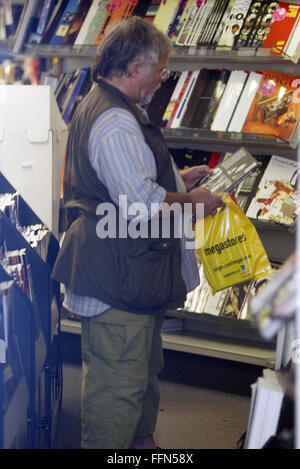 Bill Oddie, Buys some Neil Young Sheet Music in Music Shop Denmark St London (credit image©Jack Ludlam) Stock Photo