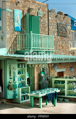 Griechenland, Kreta, Plaka bei Agios Nikolalaos, das Geschäft Noa verkauft alles Türkis. Stock Photo