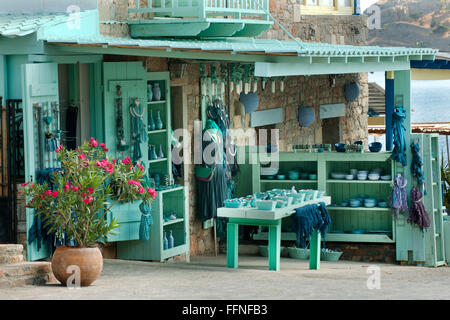 Griechenland, Kreta, Plaka bei Agios Nikolalaos, das Geschäft Noa verkauft alles Türkis. Stock Photo