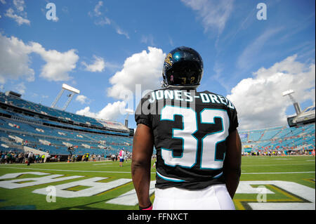 Jacksonville, FL, USA. 7th Oct, 2012. Jacksonville Jaguars quarterback Blaine  Gabbert (11) during the Jags 41-3 loss to the Chicago Bears at EverBank  Field on Oct. 7, 2012 in Jacksonville, Florida. ZUMA