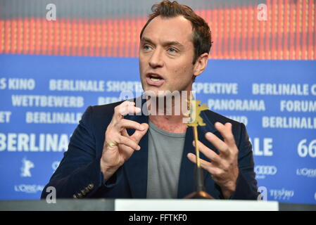 Berlin, Germany. 16th February, 2016. Jude Law/66th Berlinale Pressekonferenz GENIUS in Berlin Hotel Hyatt am 16.02.2016 © dpa picture alliance/Alamy Live News Stock Photo