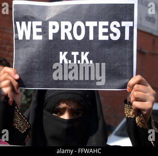 Srinagar, Kashmir. 17th February, 2016. Supporters of Kashmir Tehreek-e-Khawateen (KTK) participate during a protest against the alleged crackdown on students in New Delhi's Jawaharlal Nehru University, arrest of a former Delhi University professor, S A R Geelani and killings of two students alleged by Indian soldiers in south Kashmir's Pulwama district 14 February  Credit: Sofi Suhail/Alamy Live News Stock Photo