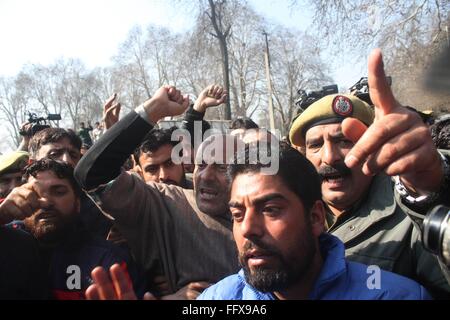 Srinagar, Kashmir. 17th Feb, 2016. Kashmiri Independent lawmaker Engineer Sheikh Abdur shouts slogan from an Indian police vehicle after he was detained during a protest march in Srinagar, the summer capital of Indian Kashmir, 17 February 2016. Police detains Rashid and half a dozen of his supporters when they were protesting against the alleged crackdown on students in New Delhi's Jawaharlal Nehru University, arrest of a former Delhi University professor, S A R Geelani and killings of two students alleged by Indian soldiers in south Kashmir's Pulwama district 14 February 2016. © Basit zargar/ Stock Photo