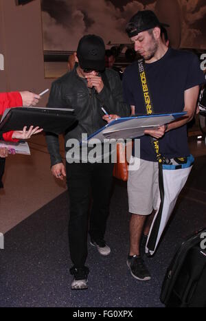 Jeremy Renner signs autographs for fans as he departs from Los Angeles ...