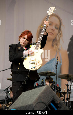 Nicky Wire from the Manic Street Preachers performing on the Pyramid stage at the Glastonbury festival 2007, Somerset, England, United Kingdom. Stock Photo