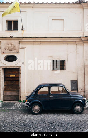 Fiat 500 parked in Rome Stock Photo - Alamy