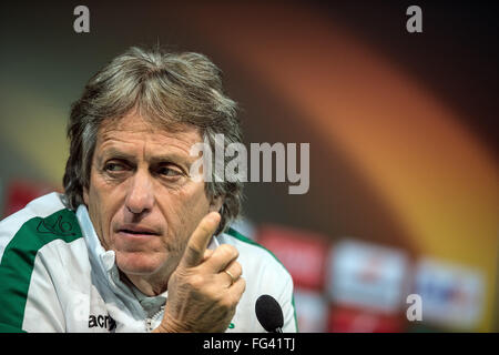 Lisbon, Portugal. 17th Feb, 2016. Head coach Jorge Jesus of Lisbon ...