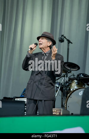 Leonard Cohen performing at the Glastonbury Festival 2008, Somerset, England, United Kingdom. Stock Photo