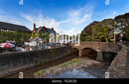 The White Horse Inn 16th century coaching inn beside the River Exe in Exford at the centre of the Exmoor National Park, Somerset Stock Photo