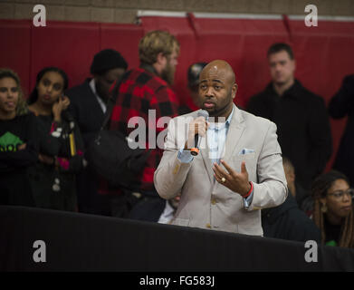 Minneapolis, Minnesota, USA. 13th Feb, 2016. Jason Sole, a felon who had gone on to earn a doctorate, asked Bernie Sanders what he would do for disenfranchised ex-convicts like himself.; Sanders replied that he believed voting rights should not be taken away from felons. Senator Bernie Sanders of Vermont, who is seeking the Democratic Party nomination for president, attended the Black America Forum, sponsored by MN Neighborhoods Organizing for Change at Patrick Henry High School in the largely African-American neighborhood of North Minneapolis, Minnesota on Friday, February 12, 2016 Stock Photo