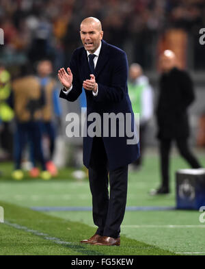 Rome, Italy. 17th Feb, 2016. Zidane, coach of Real Madrid, reacts during the first leg of round 16 of the Eurpean Champions League soccer match against Roma in Rome, Italy, on Feb. 17, 2016. Real Madrid won 2-0. Credit:  Alberto Lingria/Xinhua/Alamy Live News Stock Photo
