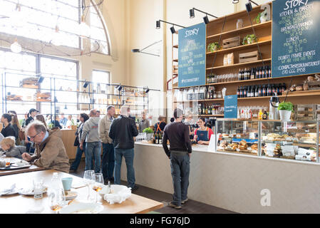 Restaurant in Old Market Hall (Vanha Kauppahalli), Eteläranta, Helsinki, Uusimaa Region, Republic of Finland Stock Photo