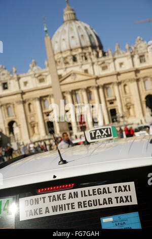 Taxi waiting near the Basilica di San Pietro (St Peter's), Vatican City, Rome, Italy Stock Photo