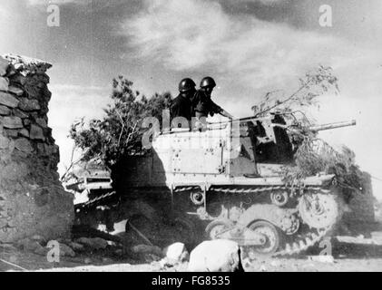 The image from the Nazi Propaganda! depicts a camouflaged Italian tank in Tunisia, published on 22 February 1943. Fotoarchiv für Zeitgeschichte Stock Photo