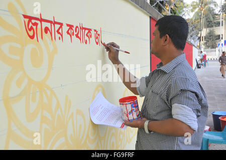 Dhaka, Bangladesh. 18th Feb, 2016. An art college student paints on a wall as part of the decoration for the International Mother Language Day in Dhaka, Bangladesh, Feb. 18, 2016. United Nations Educational, Scientific and Cultural Organization declared Feb. 21 the International Mother Language Day on Nov. 17, 1999 to honor the supreme sacrifice of language martyrs. Credit:  Shariful Islam/Xinhua/Alamy Live News Stock Photo