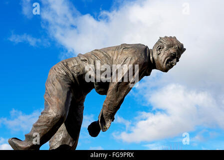 Statue of fast bowler, Fred Truman Stock Photo