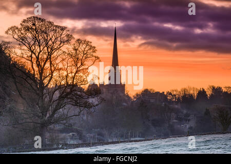 Tetbury, UK. 19th February, 2016. UK Weather: After a night where temperatures dropped below freezing, the sun rises and turns the sky orange over St. Mary's church, in the Gloucestershire market town of Tetbury. Credit:  Terry Mathews/Alamy Live News Stock Photo