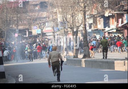 Srinagar, Kashmir. 19th February, 2016. Indian Police chasing kashmiri protesters during a protest in Nowhata old city on Friday. protest against the alleged crackdown on students in New Delhi's Jawaharlal Nehru University, arrest of a former Delhi University professor Credit:  Basit zargar/Alamy Live News Stock Photo