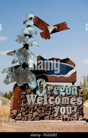 oregon border welcome sign california highway alamy