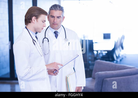 Doctors having a discussion in hospital Stock Photo