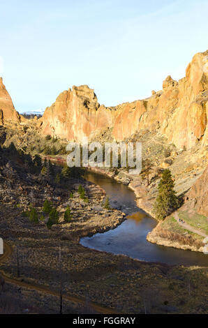 Crooked River flowing through Smith Rock State Park Stock Photo