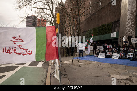 Members of MQM in the US rally near the United Nations, demanding an end to the media ban on Altaf Hussain. Supporters of exiled Chairman of Pakistan's Muttahida Qaumi Movement (MQM) Altaf Hussain rally opposite United Nations Headquarters in New York City, on the first day of a four-day hunger strike by his followers worldwide protesting the ongoing media ban on Hussain. Stock Photo