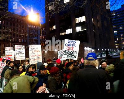 New York, USA. 20th Feb, 2016. Workers fight to stop Brod Kitchen owners attacks on workers attempting to unionize. Credit:  Mark Apollo/Alamy Live News Stock Photo