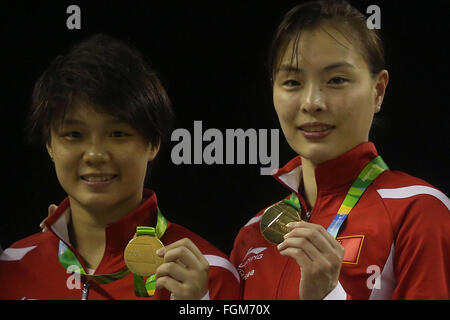 Rio De Janeiro, Brazil. 20th Feb, 2016. China's Shi Tingmao (L) and Wu Minxia pose with their gold medals during the award ceremony of the women's 3m Springboard Syncronized final diving event at the FINA World Cup in Maria Lenk Aquatics Centre in Rio de Janeiro, Brazil, on Feb. 20, 2016. © Rahel Patrasso/Xinhua/Alamy Live News Stock Photo