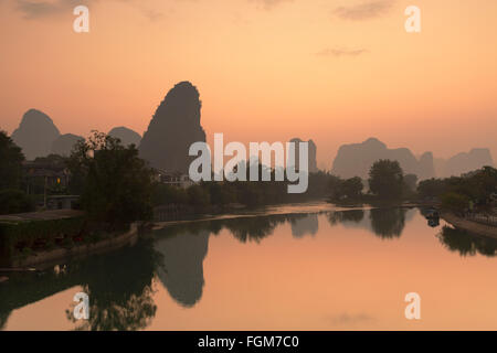 Yulong River at dawn, Yangshuo, Guangxi, China Stock Photo