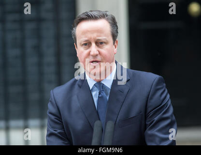 Prime Minister,David Cameron,makes a statement at Downing street to the media Stock Photo