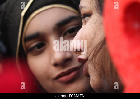 Dhaka, Bangladesh. 21 February, 2016. Thousands of people thronged at the Central Shaheed Minar in Dhaka to pay homage to the language heroes on the occasion of the International Mother Language Day on 21 February, 2016. Nation is paying homage to the memories of the valiant sons of the soil who made supreme sacrifices to establish rights of the mother tongue in 1952 Credit:  Rehman Asad/Alamy Live News Stock Photo