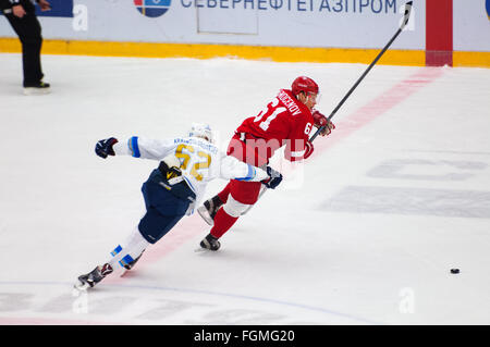 MOSCOW - OCTOBER 17, 2015: D. Krasnoslobodcev (62) and M. Afinogenov (61) in action during hockey game Vityaz vs Barys on Russia KHL championship on October 17, 2015, in Moscow, Russia. Vityaz won 4:3 Stock Photo