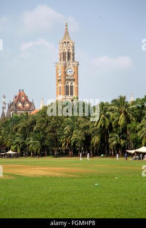 MUMBAI, INDIA - OCTOBER 10, 2015: Unidentified people playing sqiash by the Rajabai Clock Tower in Mumbai. Tower was completed a Stock Photo