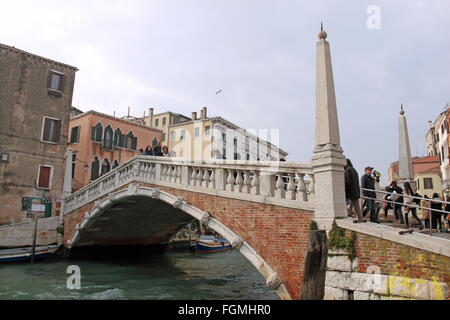 Ponte delle Guglie (Bridge of Spires), Canale di Cannaregio, Cannaregio, Venice, Veneto, Italy, Adriatic Sea, Europe Stock Photo