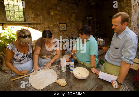 Griechenland, Kreta, Vamos, in der Ruine der alten Mühle finden Kochkurse statt.