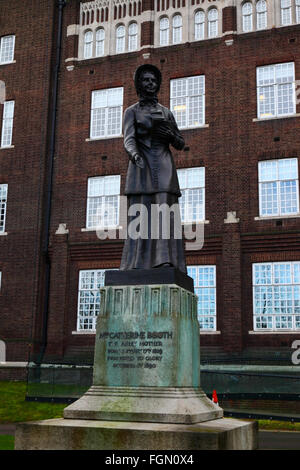 Statue of Salvation Army founder Catherine Booth outside The William Booth Memorial Training College, Denmark Hill, London Stock Photo