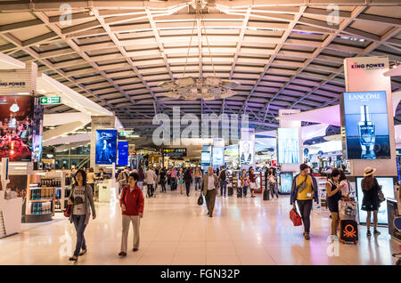 Retail shopping in Suvarnabhumi Airport Terminal, Bangkok, Thailand ...