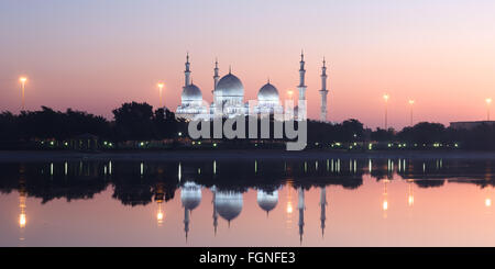 Sheikh Zayed Grand Mosque in Abu Dhabi, UAE at sunrise Stock Photo
