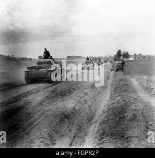 Second World War / WWII, Soviet Union, summer 1941, German light tanks Panzer II advancing on a country road in the Ukraine, 1st Panzer Army (Panzergruppe Kleist), Army Group South, Additional-Rights-Clearences-Not Available Stock Photo