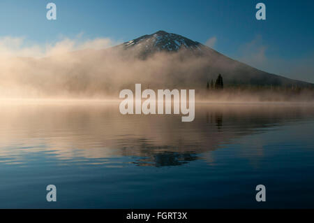 Sparks Lake with fog to Mt Bachelor, Cascade Lakes National Scenic Byway, Deschutes National Forest, Oregon Stock Photo