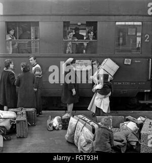 geography / travel, Germany, people, arrival of Yugoslavian and Greek foreign workers, central station, Munich, November 1965, Additional-Rights-Clearences-Not Available Stock Photo