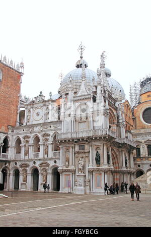 Arco Foscari, Palazzo Ducale (Doge's Palace), Piazza San Marco, Venice, Veneto, Italy, Adriatic Sea, Europe Stock Photo