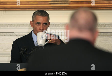Washington, District of Columbia, USA. 22nd Feb, 2016. Governor Larry Hogan (Republican of Maryland) asks United States President Barack Obama a question as the President takes questions from the National Governors Association in the State Dining Room of the White House in Washington, DC on February 22, 2016. Credit: Dennis Brack/Pool via CNP Credit:  Dennis Brack/CNP/ZUMA Wire/Alamy Live News Stock Photo