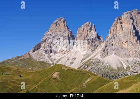 Langkofel und Plattkofel in den italienischen Dolomiten - mountains Langkofel and Plattkofel in italian  Dolomites Stock Photo